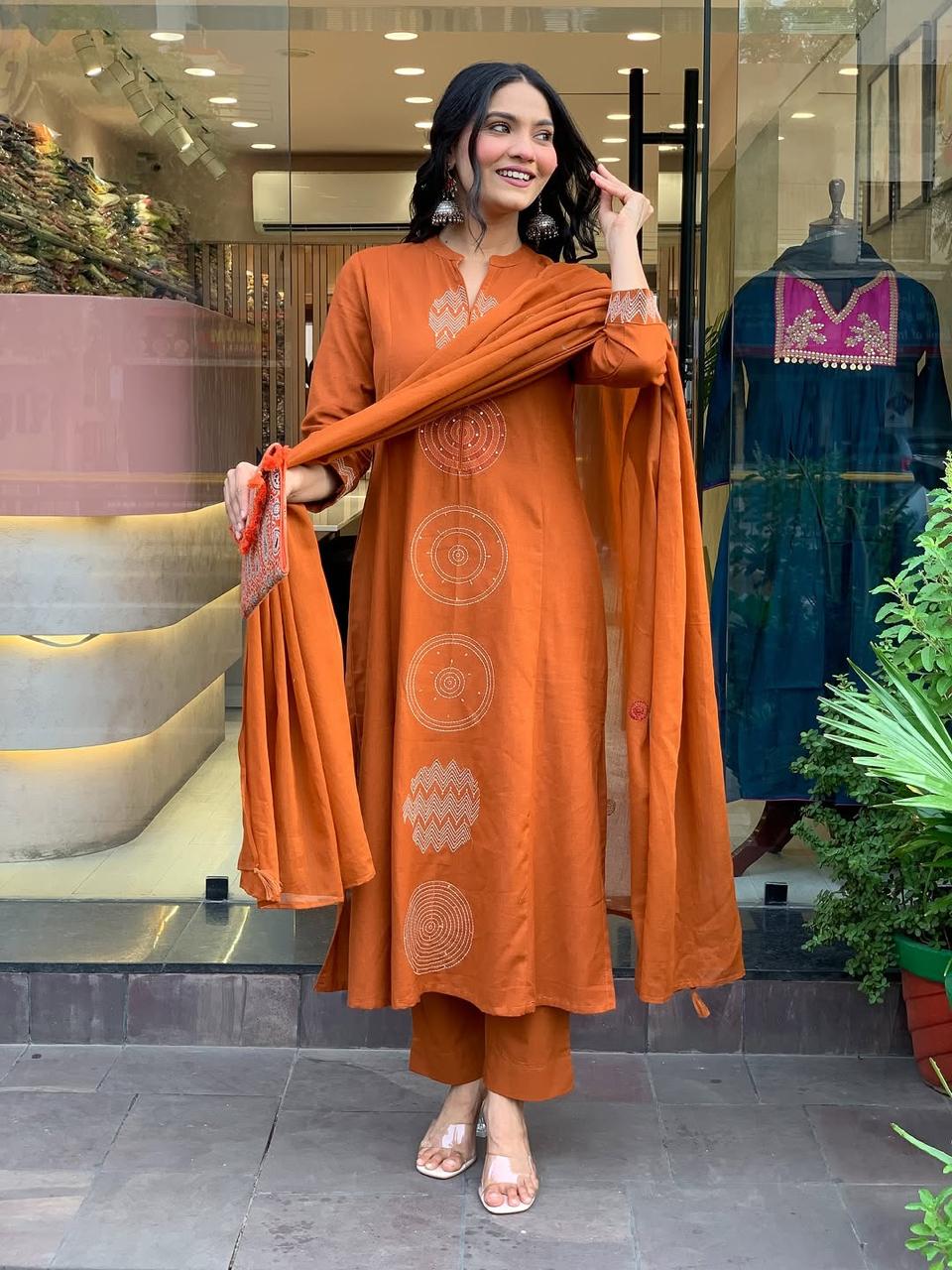 Kurta Women Embrodairy Chanderi Stright Kurta Set With chinon duppata