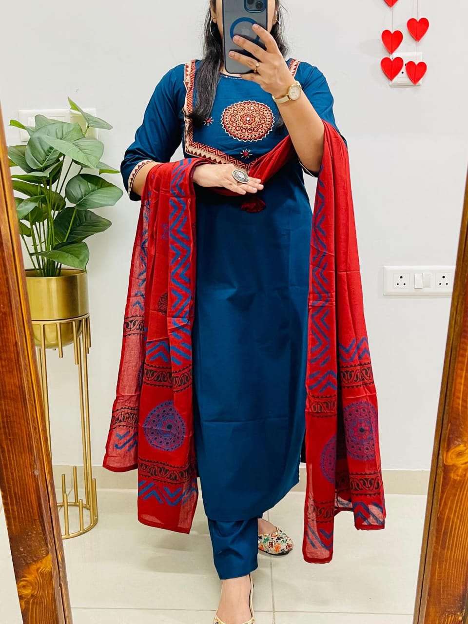 LOOK UR BEST THIS FESTIVE SEASON IN OUR SILK LEHERIYA PRINT SET EUTH HANDWORK IN MOST AMAZING COLOUR
